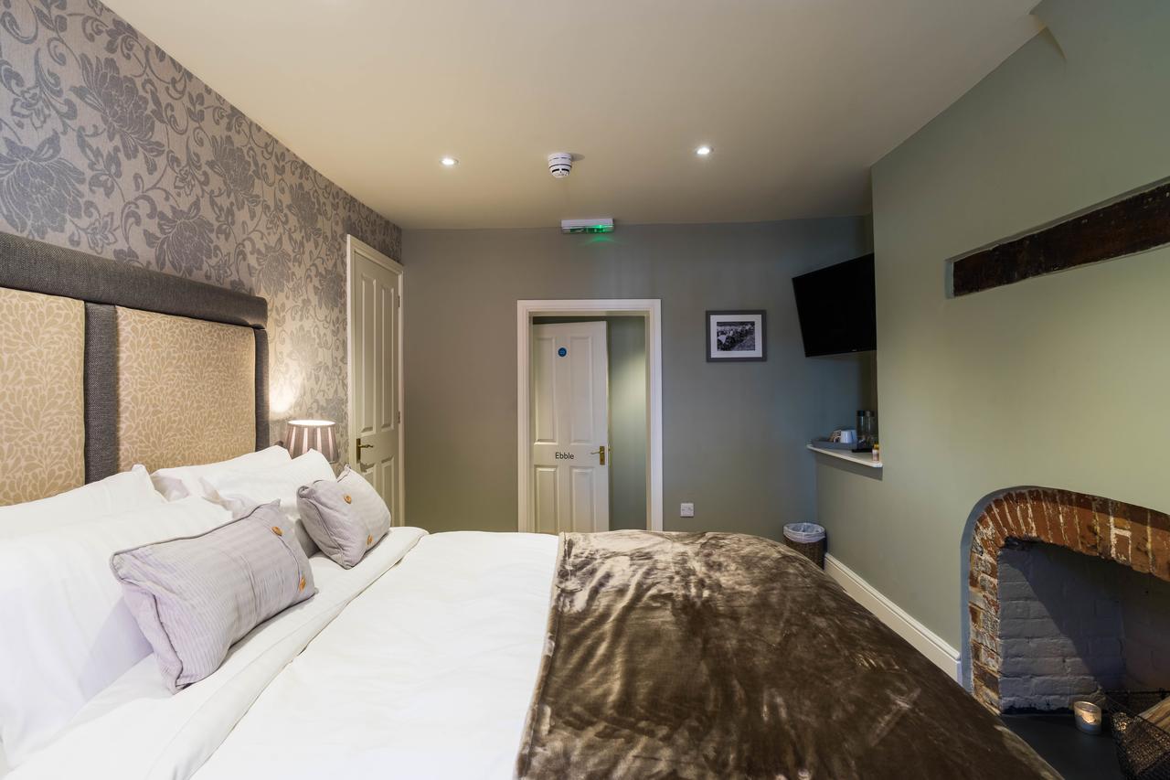 Greyhound Inn Wilton ويلتون المظهر الخارجي الصورة