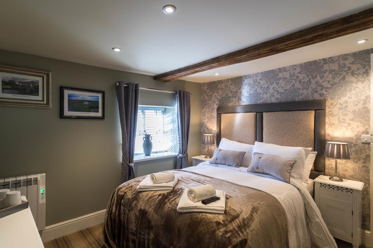 Greyhound Inn Wilton ويلتون المظهر الخارجي الصورة