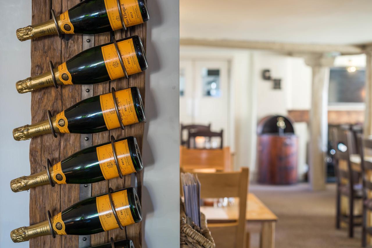 Greyhound Inn Wilton ويلتون المظهر الخارجي الصورة