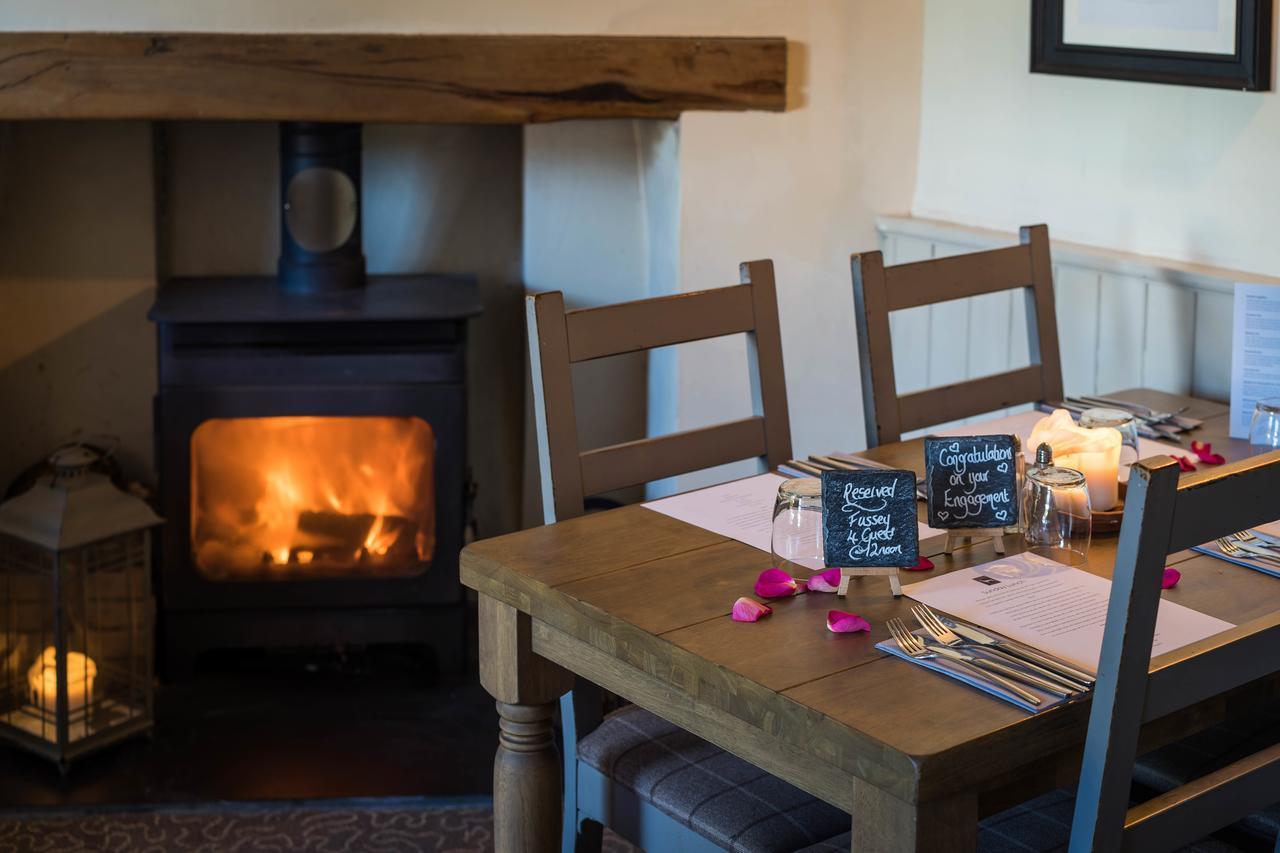 Greyhound Inn Wilton ويلتون المظهر الخارجي الصورة