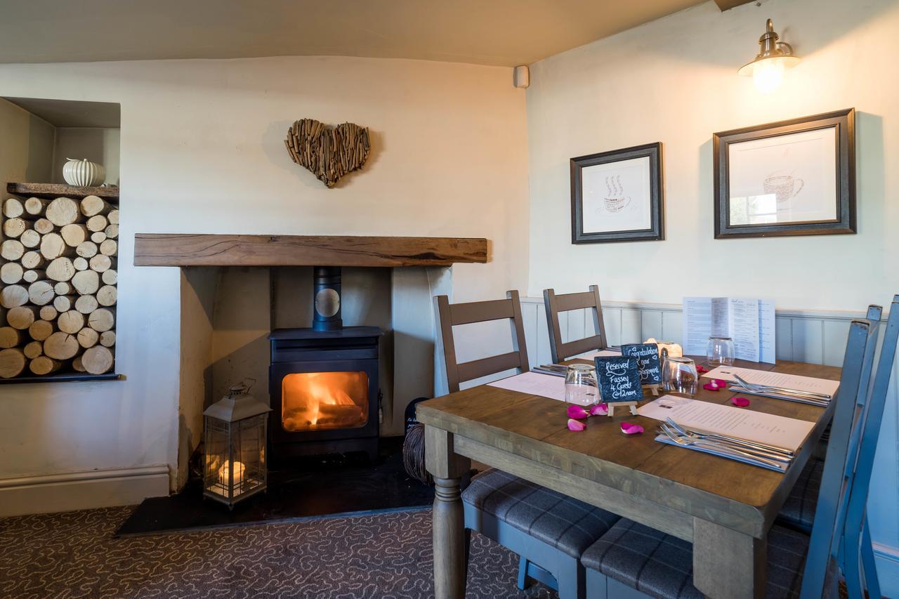 Greyhound Inn Wilton ويلتون المظهر الخارجي الصورة