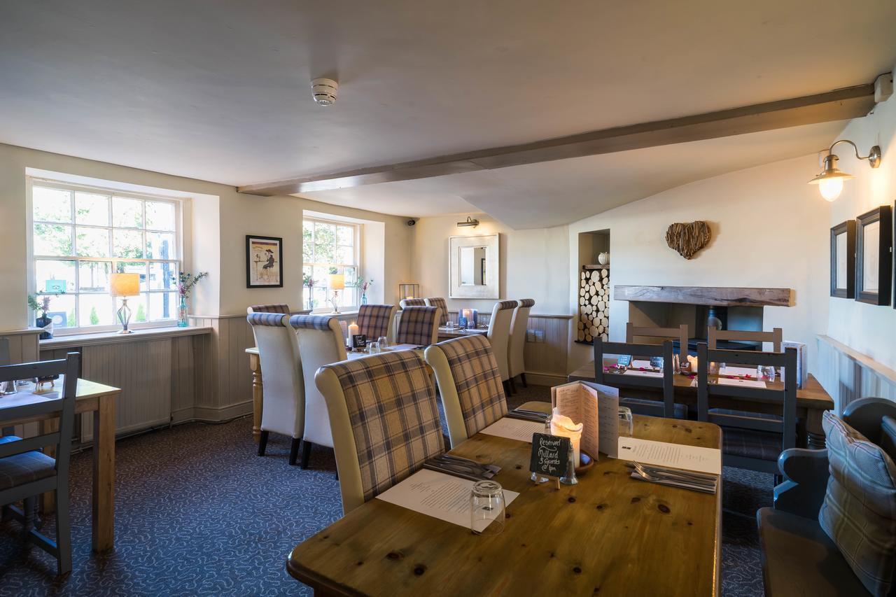 Greyhound Inn Wilton ويلتون المظهر الخارجي الصورة