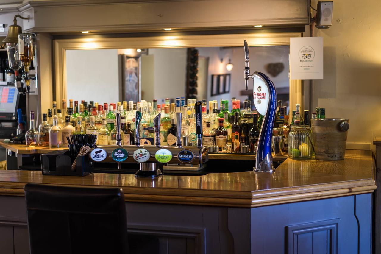 Greyhound Inn Wilton ويلتون المظهر الخارجي الصورة