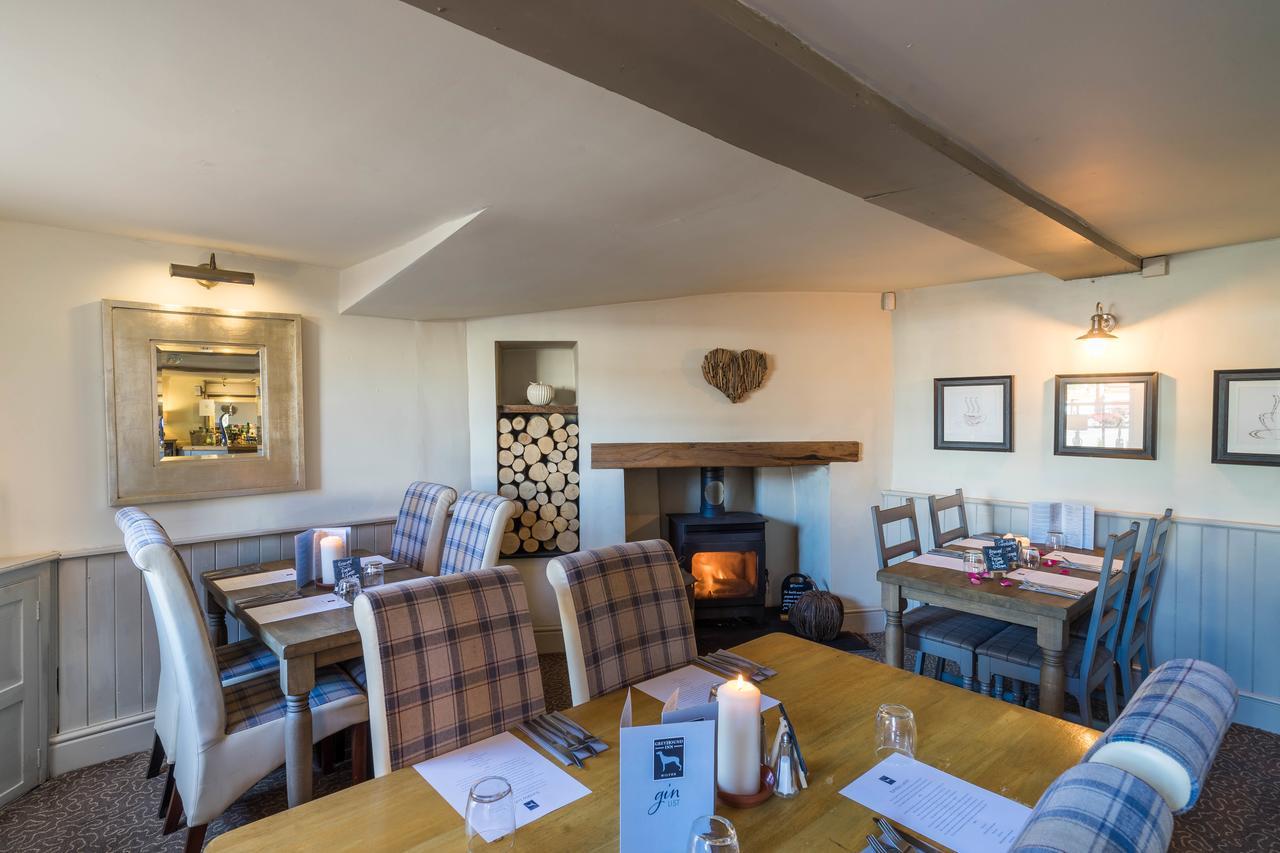 Greyhound Inn Wilton ويلتون المظهر الخارجي الصورة